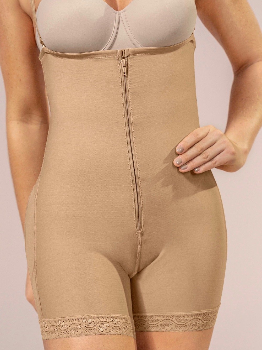 A Women Strapless Shapewear Bodysuit Butt Lifter Body Shaper Under Shorts Tummy  Control Full Body Shapewear,Suitable for Base Layering or Wear It Outside  Daily